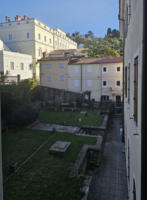 Popolnoma prenovljeno stanovanje v samem centru Pirana